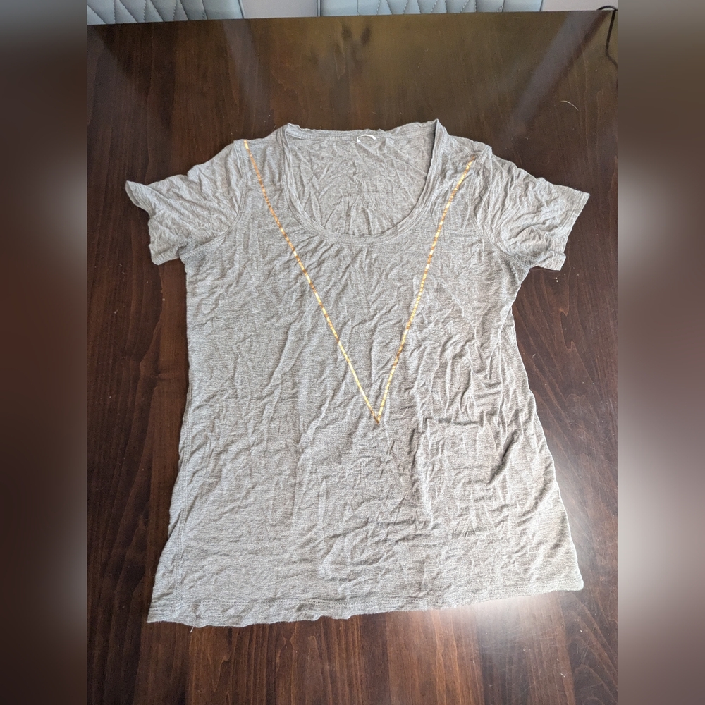 KIT & ACE V NECK GOLD FOIL TSHIRT